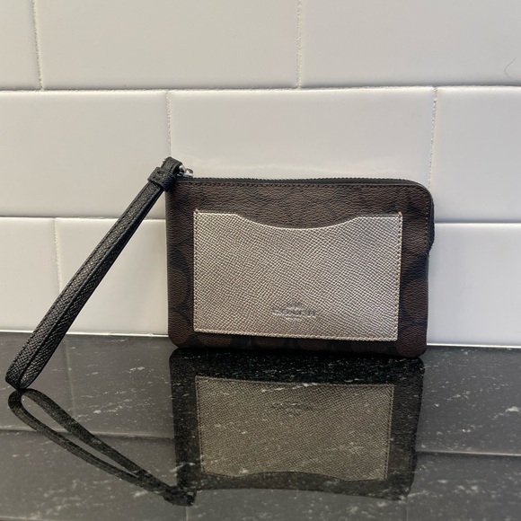 Coach Margot Carryall & Matching Wristlet - Picture 13 of 16